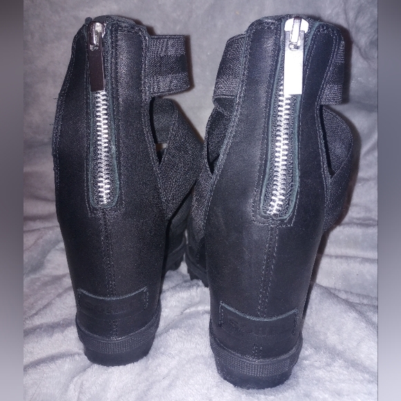 Sorel Black Joanie II Strappy Wedge Sandals Size 8 EUC - Picture 8 of 13
